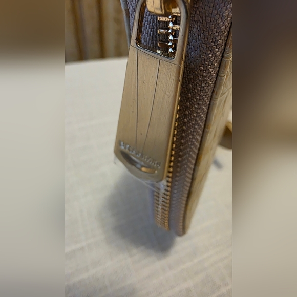 Brahmin SKYLER Yellow-Gold & Creme NWT Unused Croc-Embossed Wallet - Picture 8 of 8